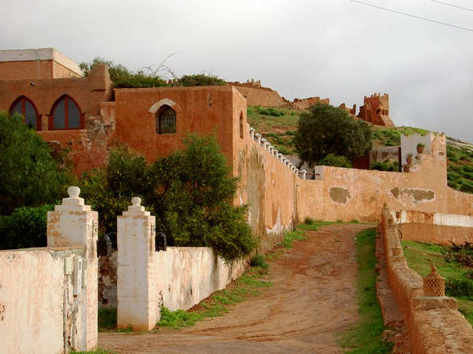 Les Trois Chameaux - colonial walls