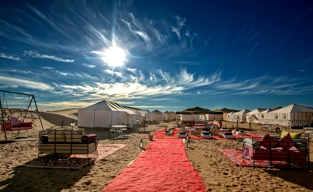 Luxury desert camp at Ch'Gagga