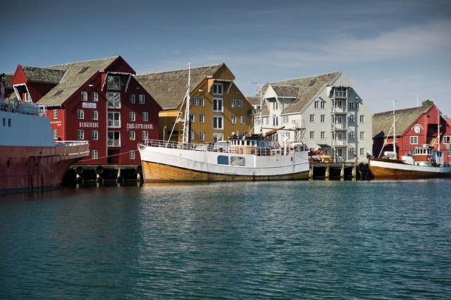 Tromso harbour (   CH - Visitnorway.com )